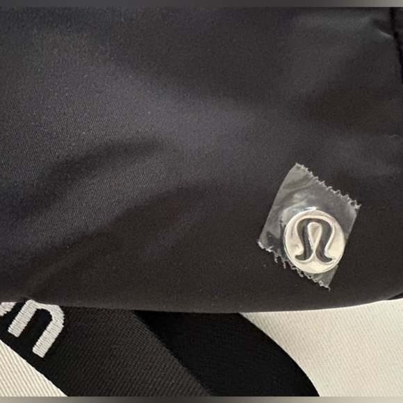 Lululemon Athletica Everywhere  Belt Bag 1L Black/White Strap - Picture 9 of 10